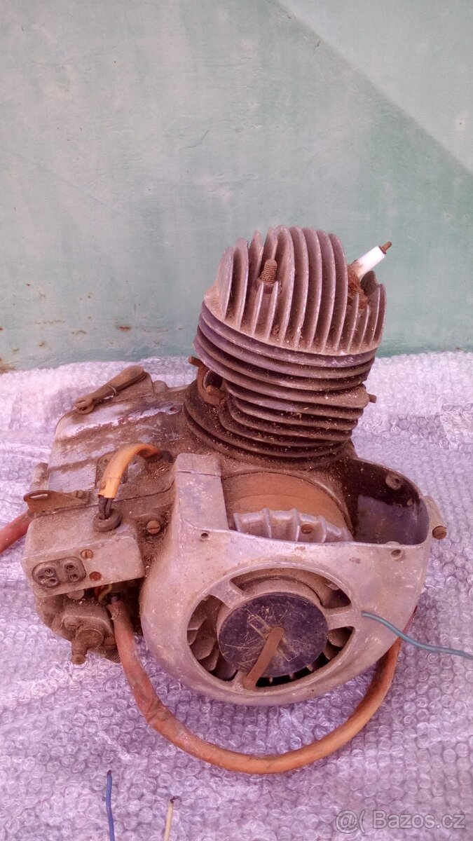 TATRAN 125 a MANET 100 - motor - nefunkční