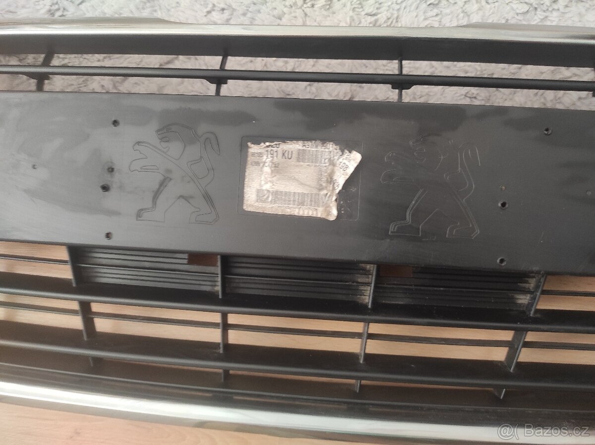 Přední mřížka Peugeot 208