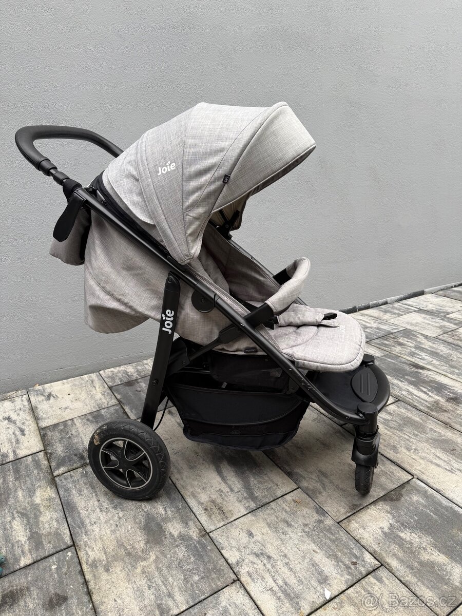 Sportovni kocarek s prislusenstvim + autosedacka