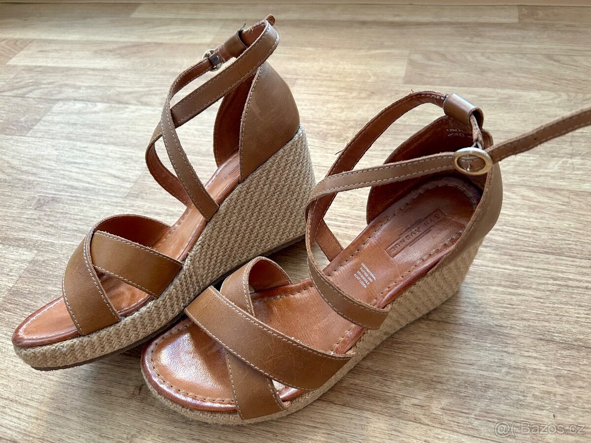 Dámské kožené páskové boty vel. 40/41 TOP stav