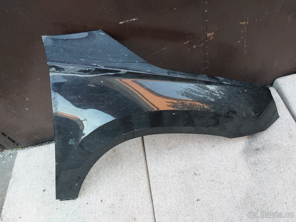 Škoda Karoq pravý přední nárazník