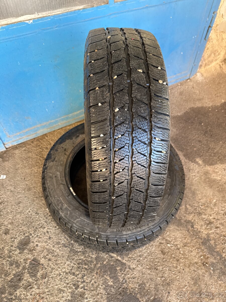 Zimni pneu 215/60R17c