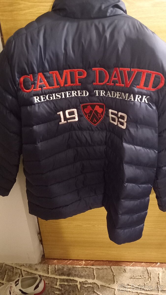 Camp David. Nová bunda stala 9000.kc za 3.000.kc