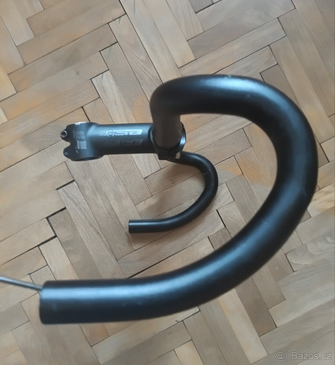 Silniční řídítka a představec