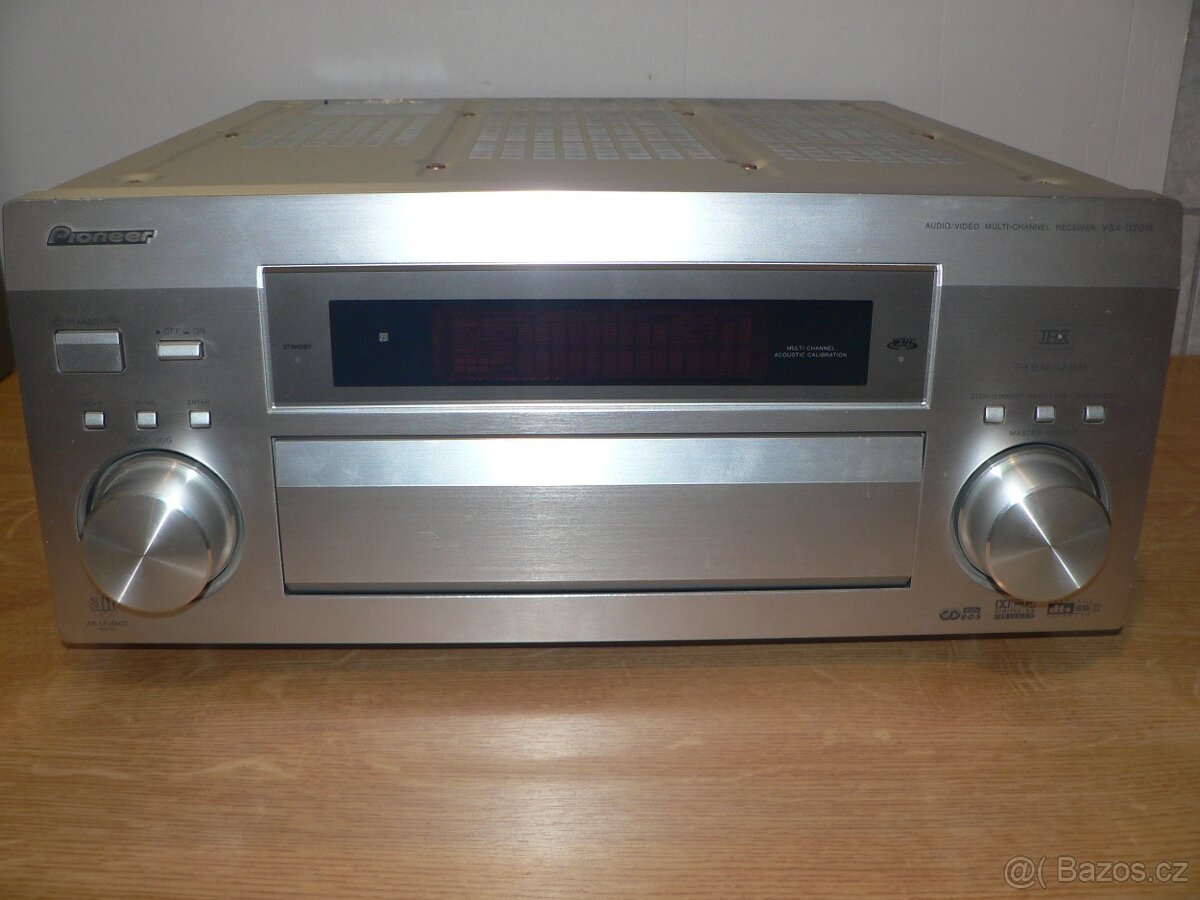 Pionner VSX-D2011 (na opravu)