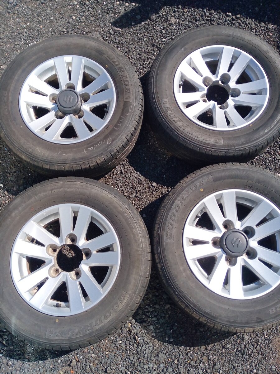 Suzuki Jimny 5x139,7 vč. pneu. 205/70 R 15