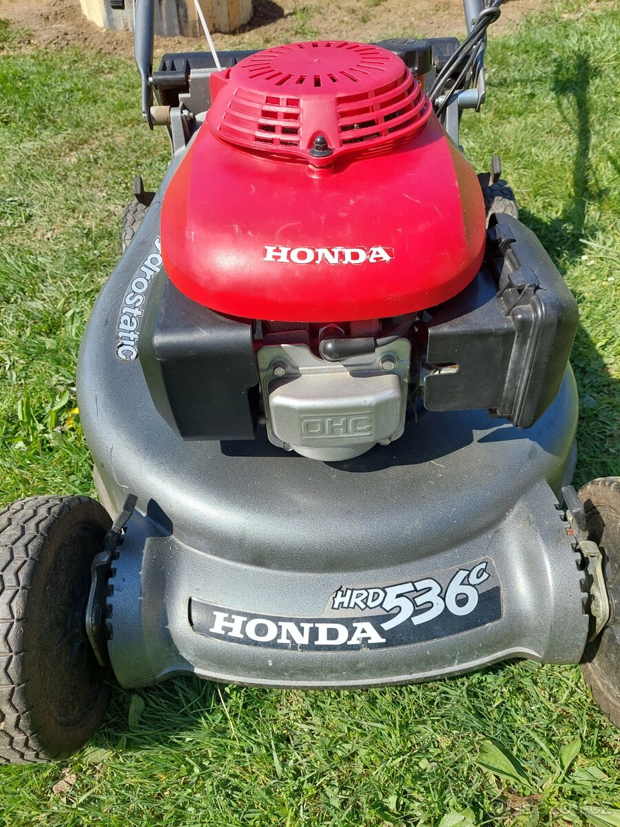 Levně prodám profesionální sekačku Honda.