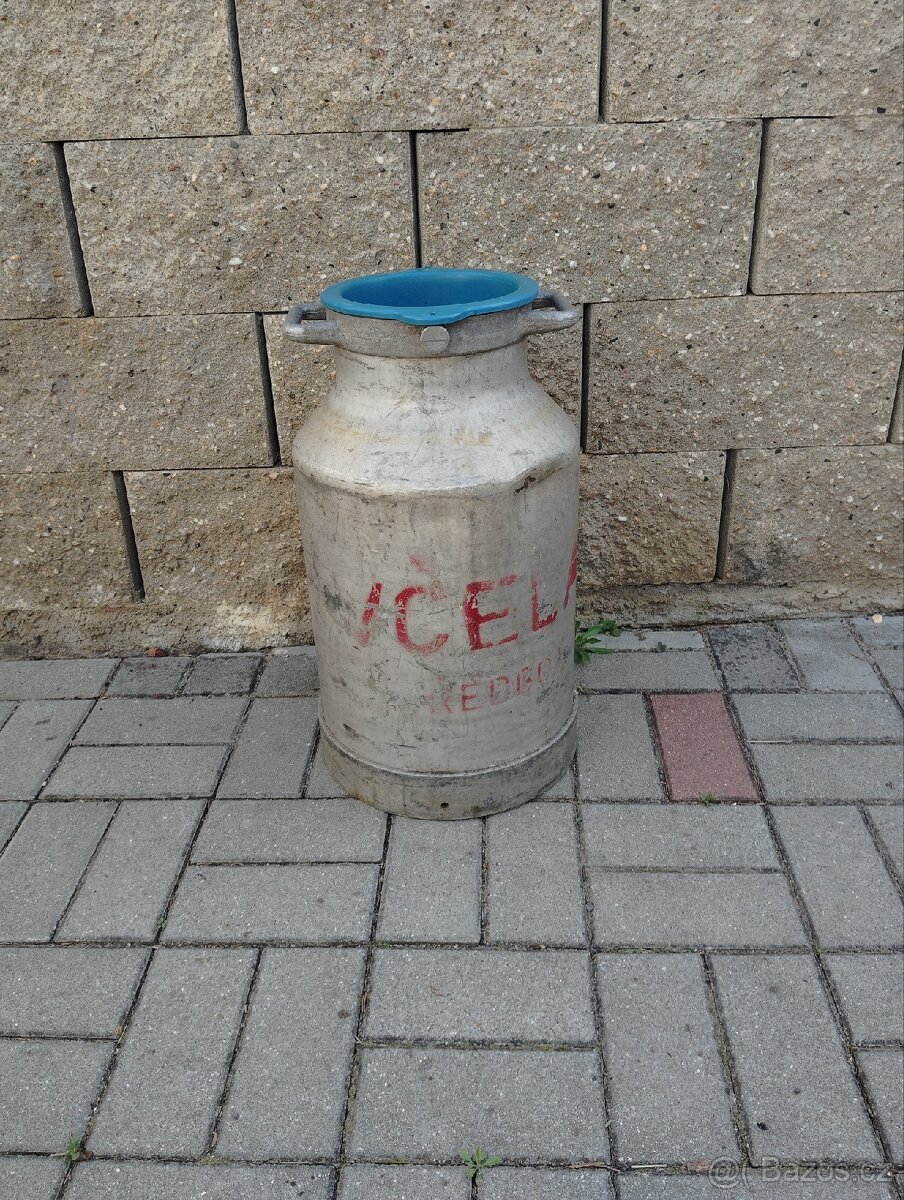 Konve na mléko, med