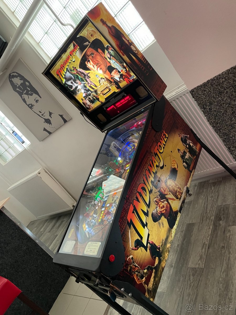 Flipper, pinball, hra s kuličkou, Indiana Jones, Stern