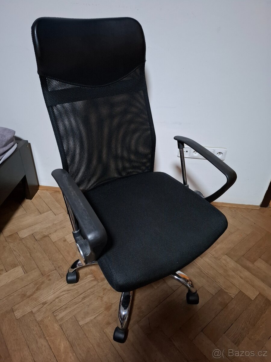 Kancelářská židle se síťovým opěradlem