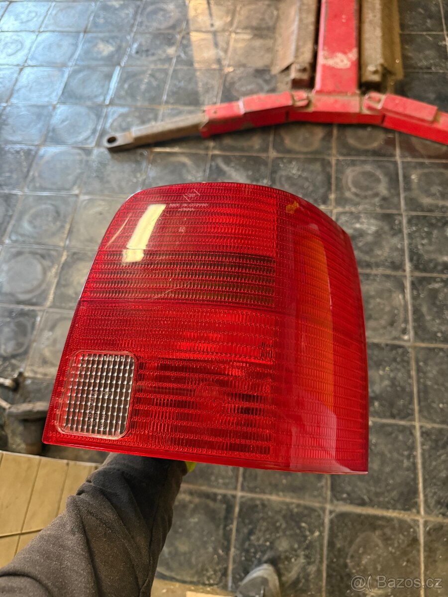 Pravé zadní světlo na VW Passat b5 kombi