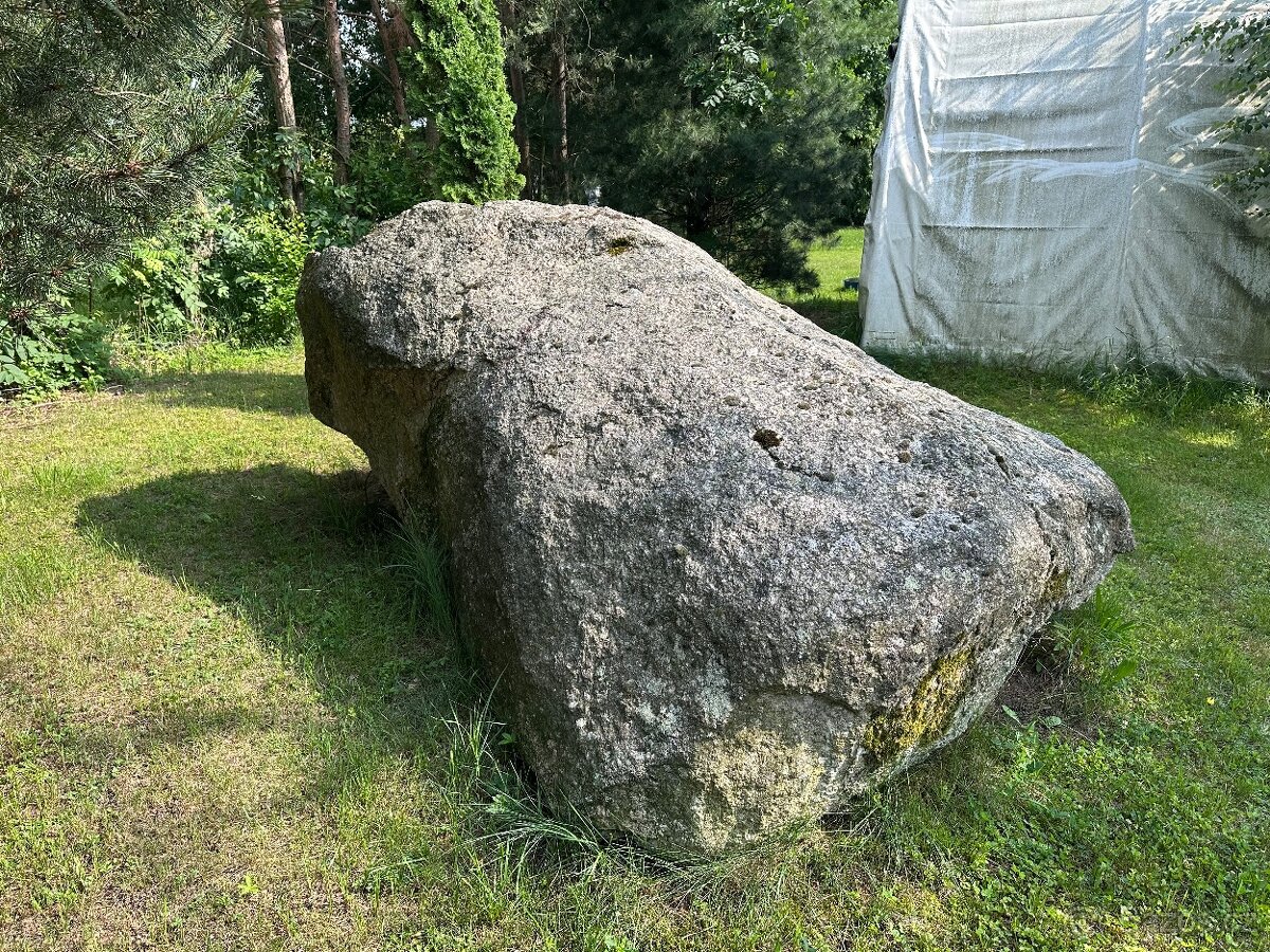 Solitérní kámen