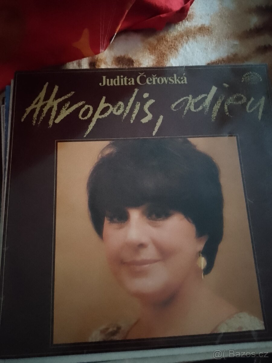 Prodám tito staré gramfonicke desky . 88 kusů desek.