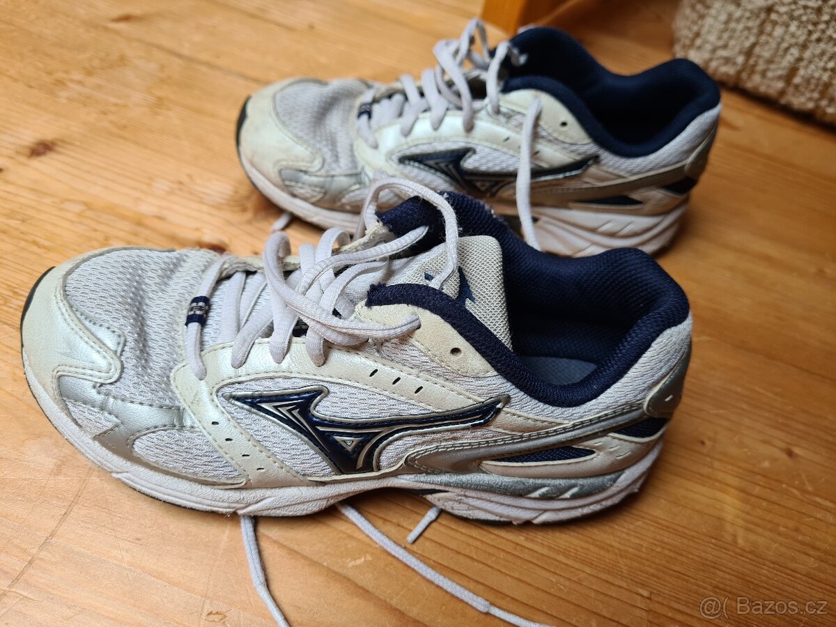 Běhací boty Mizuno vel.35