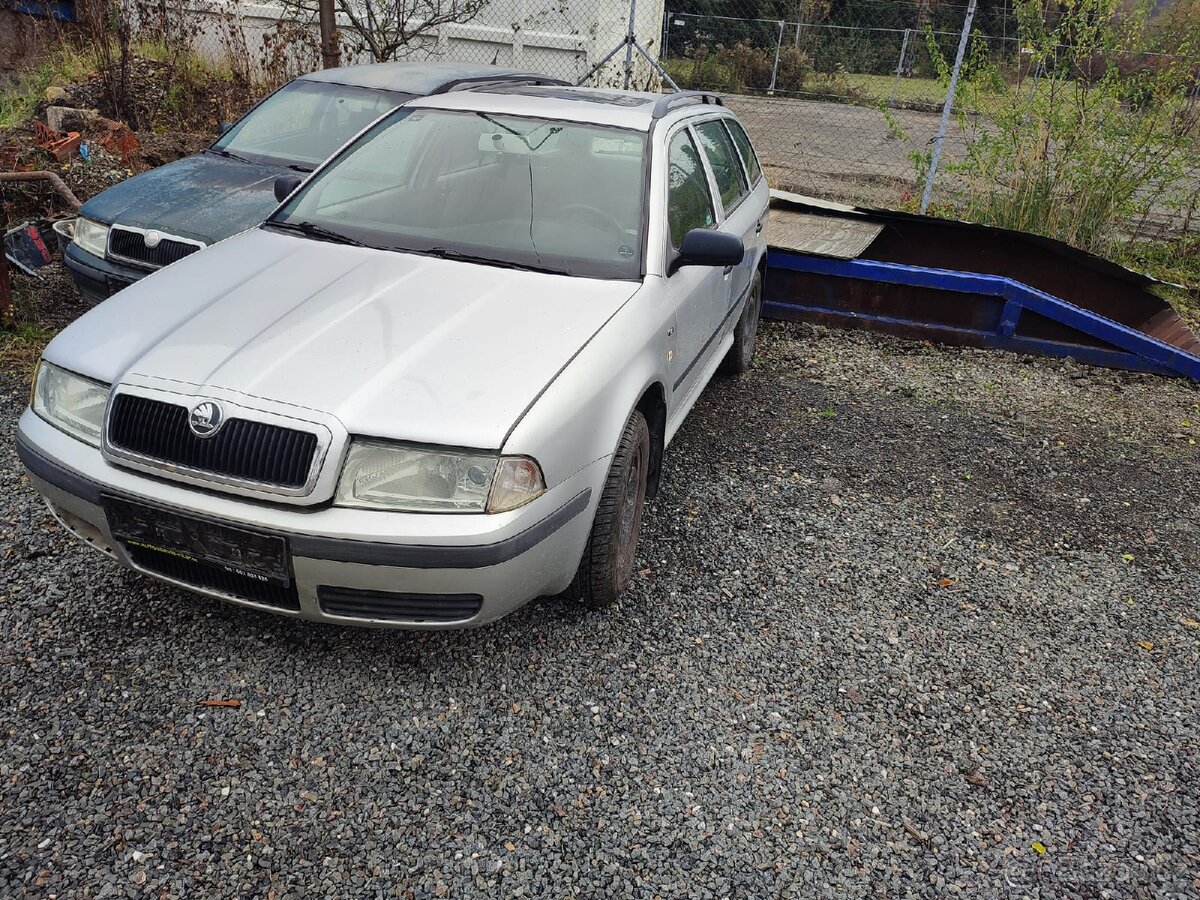 Škoda octavia 1 kombi 1.6 stříbrné barvy