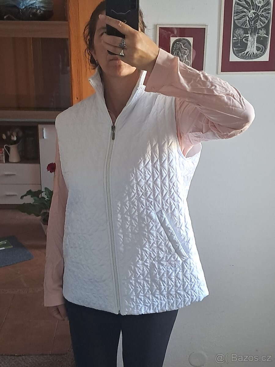 Bílá vesta