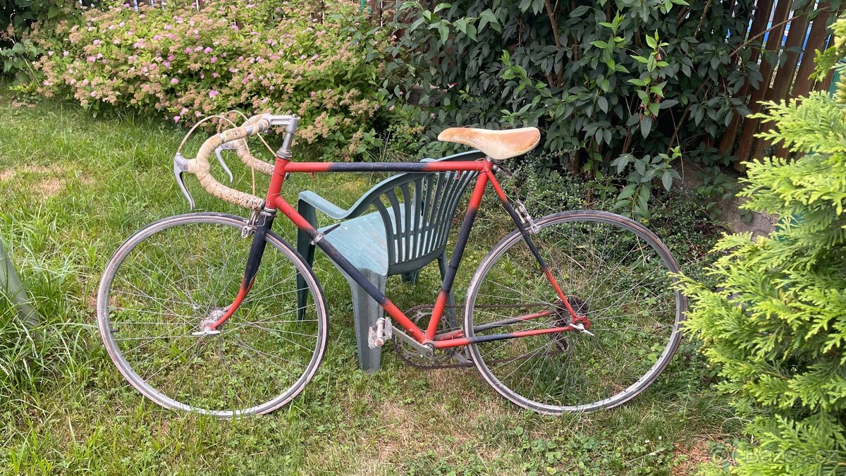 Favorit (retro silnička) – na repas nebo na díly