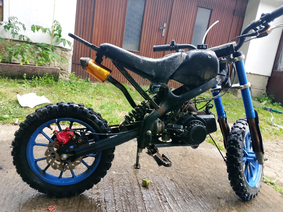 Prodám nepojízdnou motorku