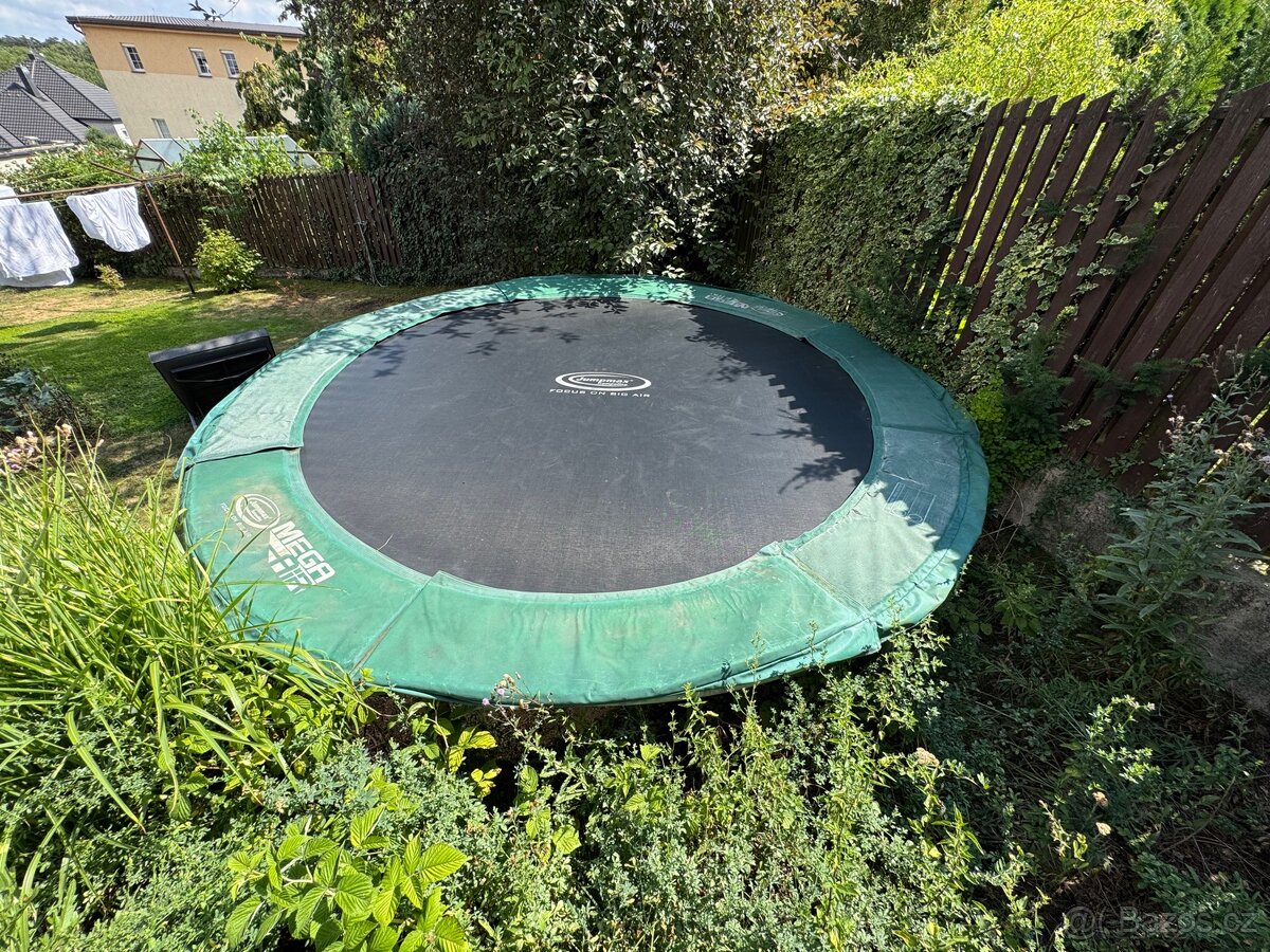 trampolína
