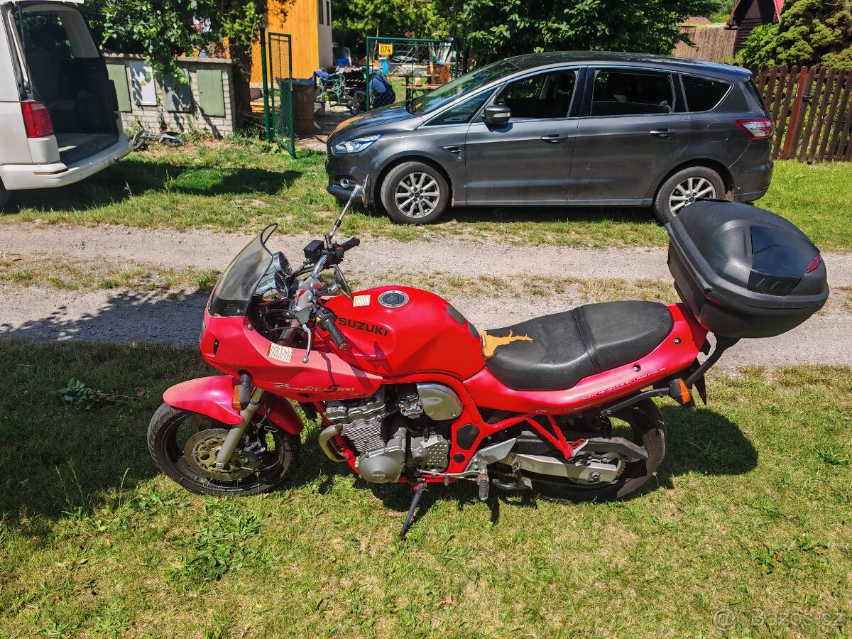 Suzuki Bandit GSF 600S - pojízdný, nutný servis