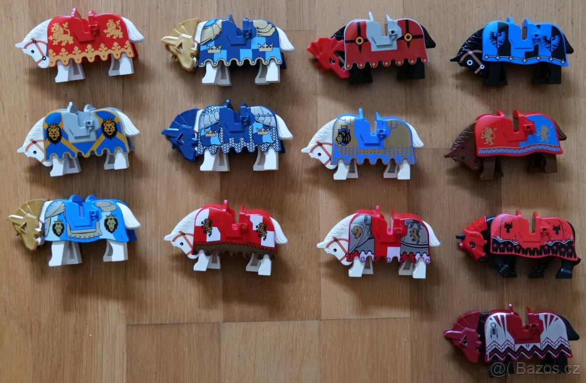 Lego figurky 13 ks - koně s postroji v perfektním stavu