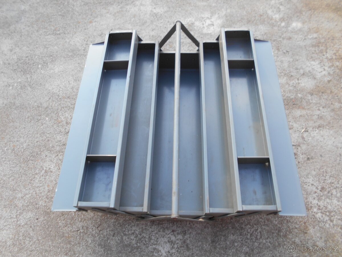 RETRO BASA NA NÁŘADÍ NOVÁ