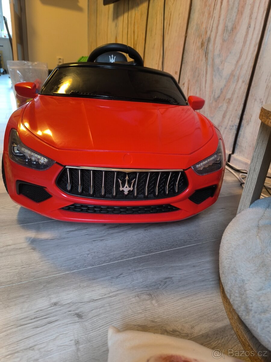 Dětské elektrické auto