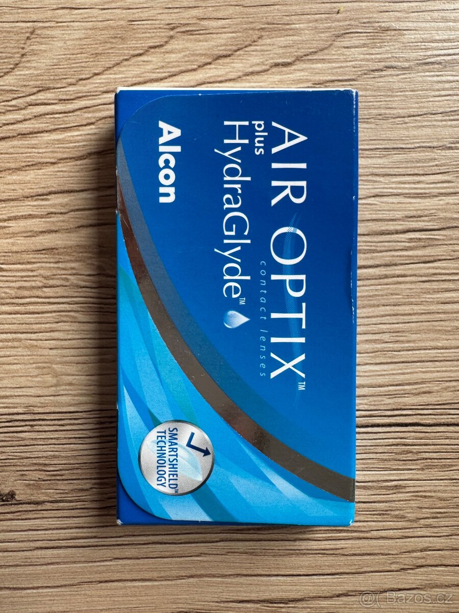 Měsíční kontaktní čočky