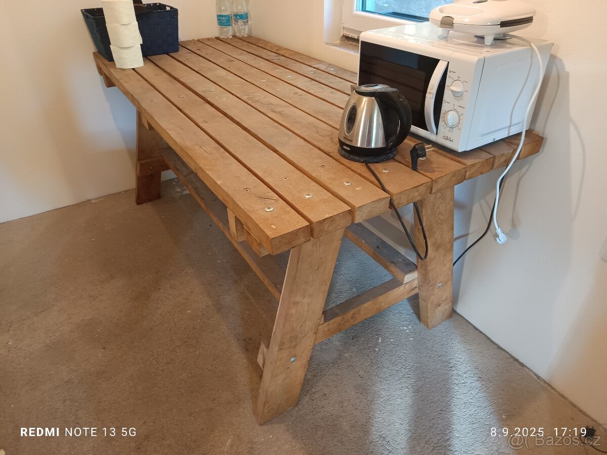 Dubový stůl