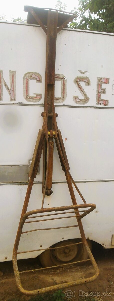 Závěsná hydraulická ruka/zvedák