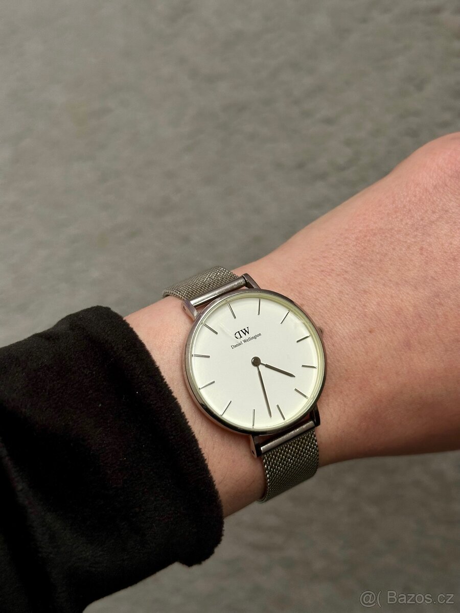 stříbrné hodinky Daniel Wellington