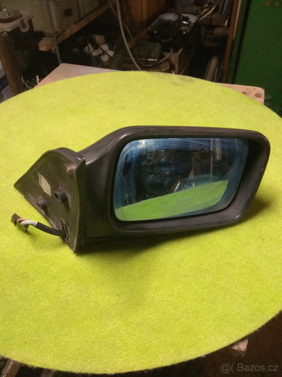 Prave zrcátko BMW (E30)
