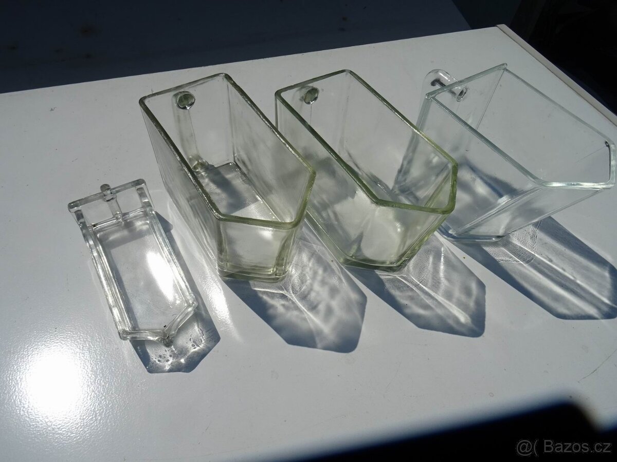 Skleněné zásuvky do kredence .Retro