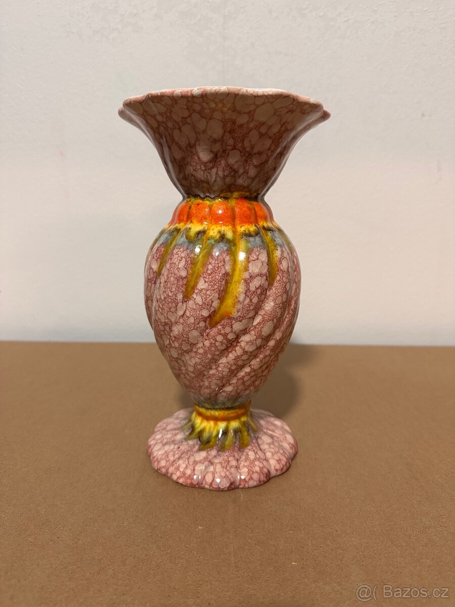 Krásná keramická váza