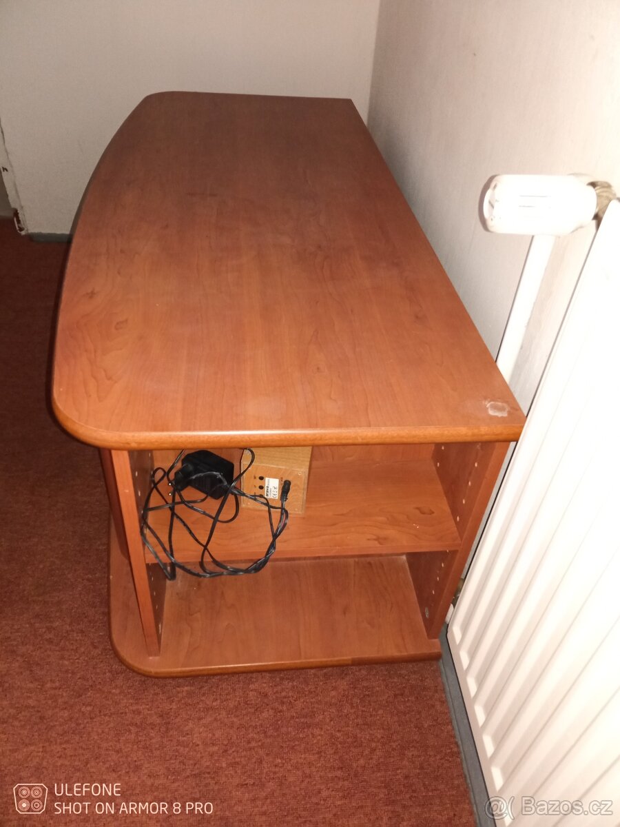 Stolek....pod TV