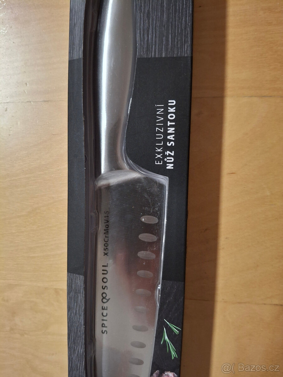 Kuchyňský nůž Santoku