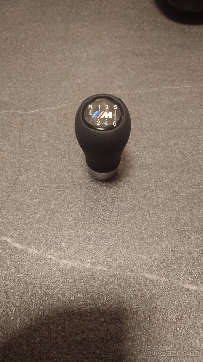 Hlavice řadící páky BMW