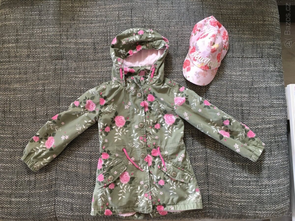 Krásná dívčí bundička