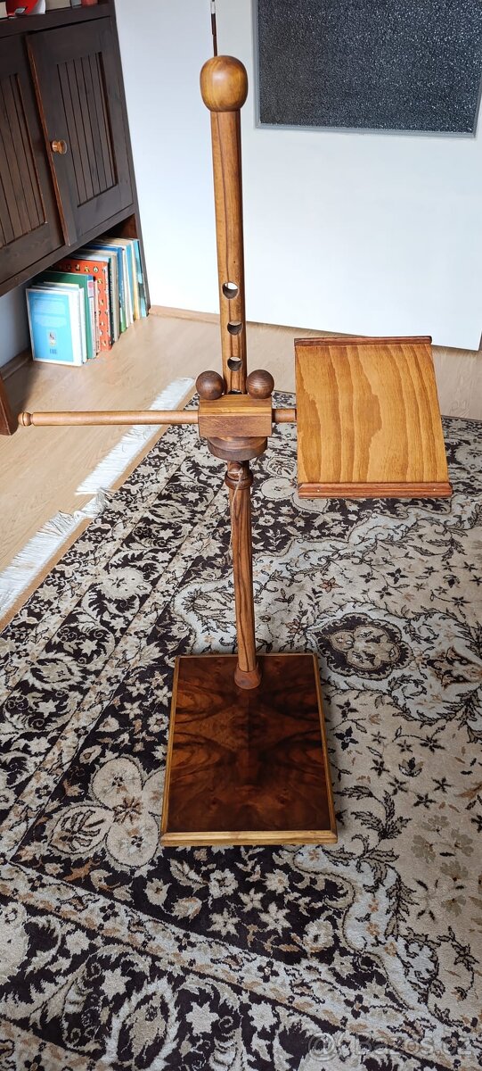 Multifunkční stojan - variabilní, ruční výroba