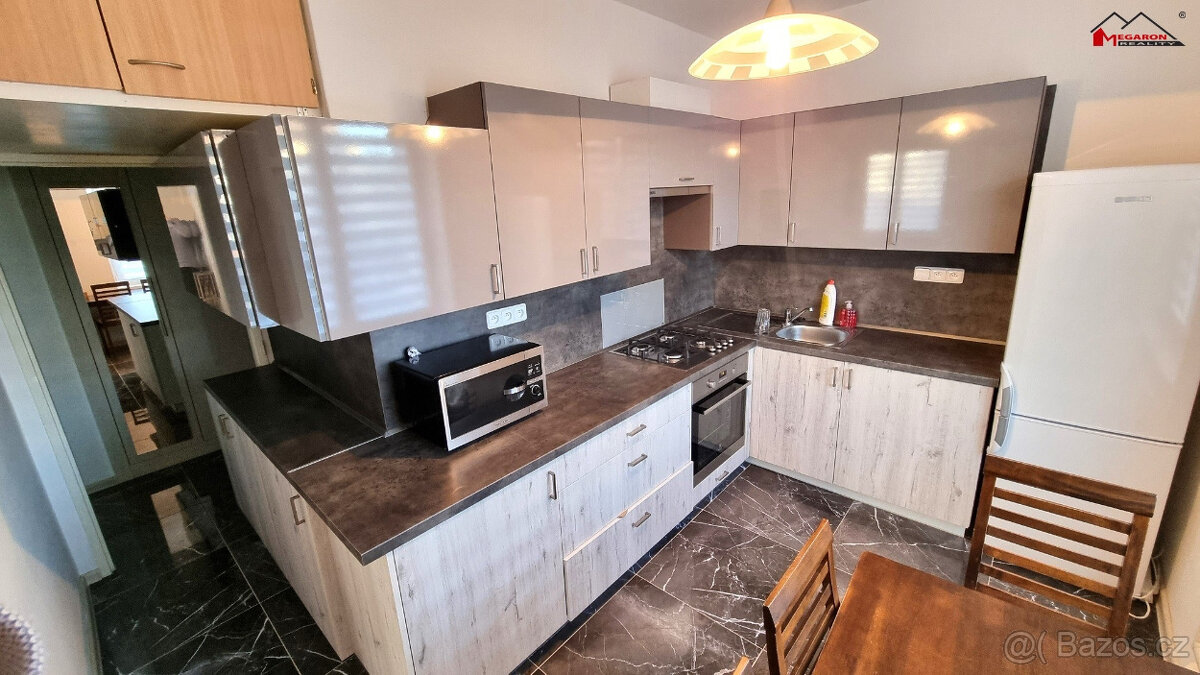 OV 2+1,po rekonstr.,zděný,balkón,3.NP/5,56 m2,k pronájmu