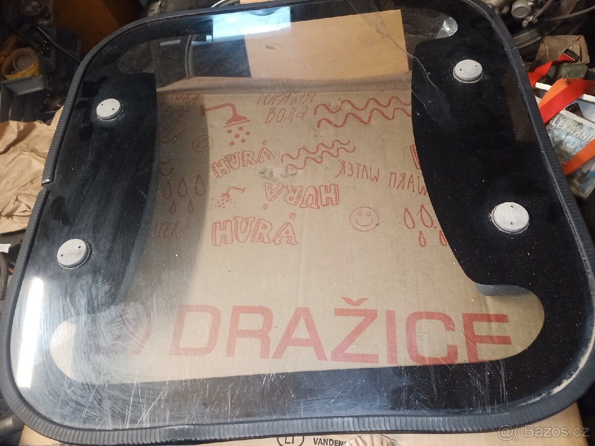 Obytné auto minibus vikýř střešní okno větračka