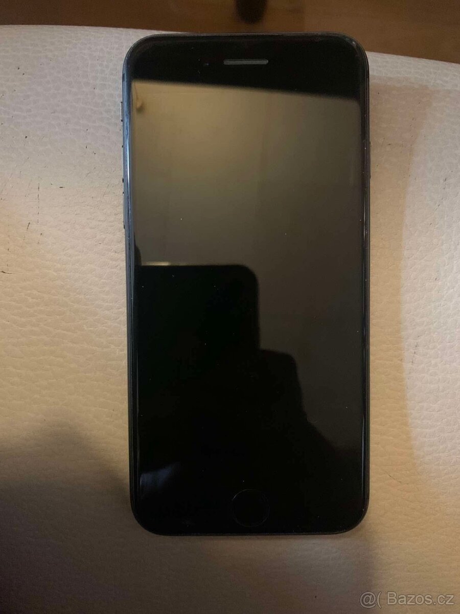 iPhone 8 64gb černý