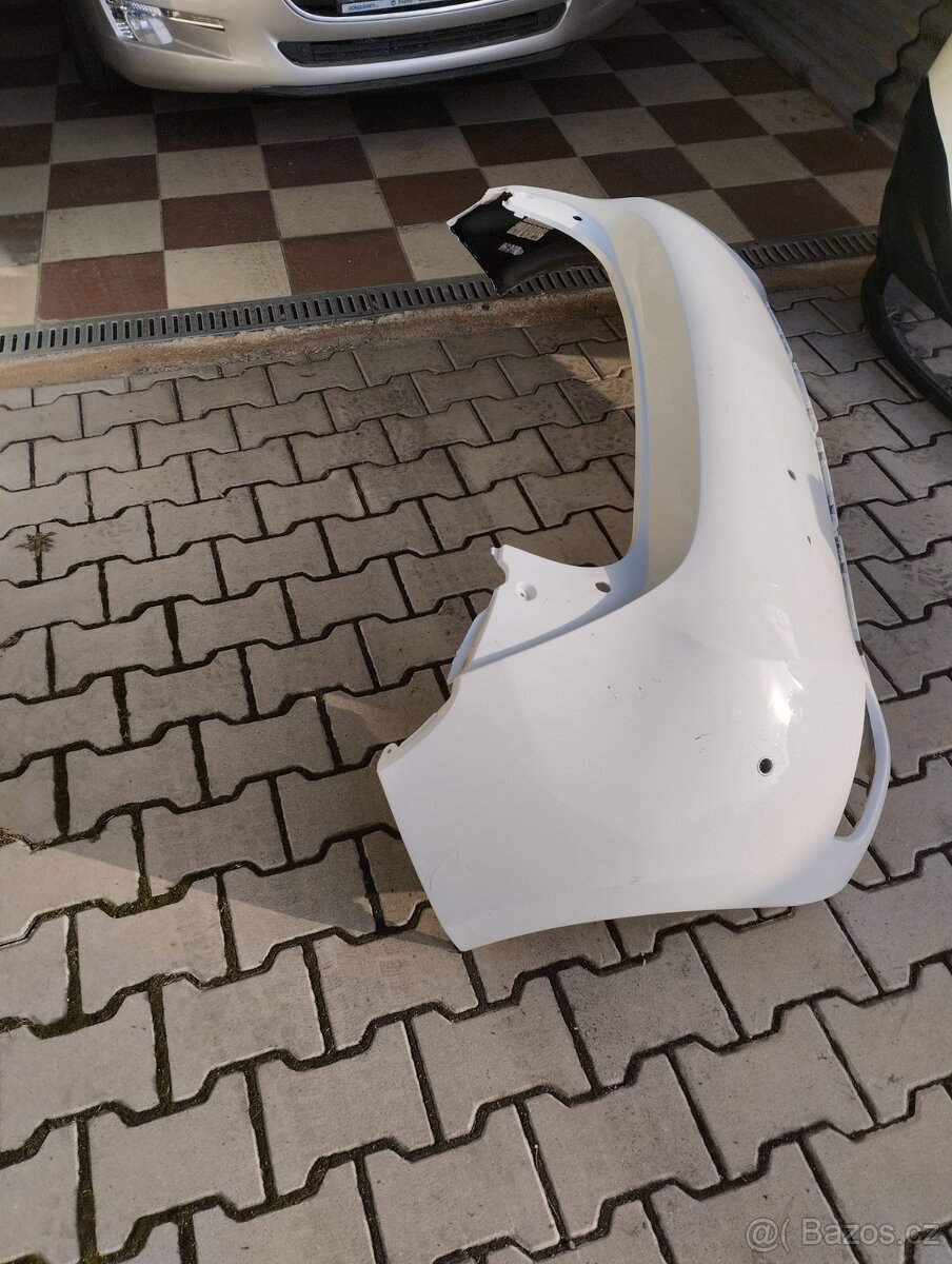 Renault Zoe- nárazník zadní, LP dveře ,světlo,pravý blatník