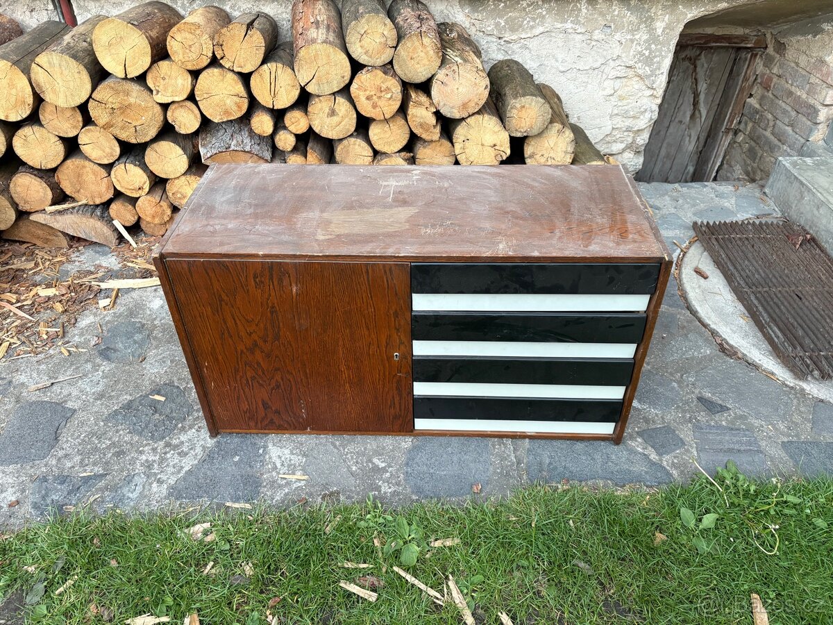 Retro skříň
