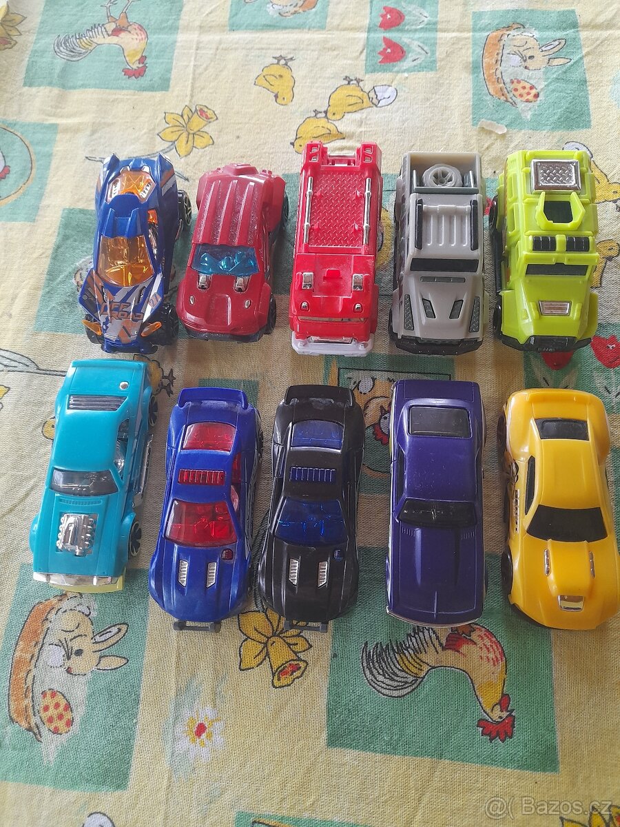 Prodám autíčka 10ks