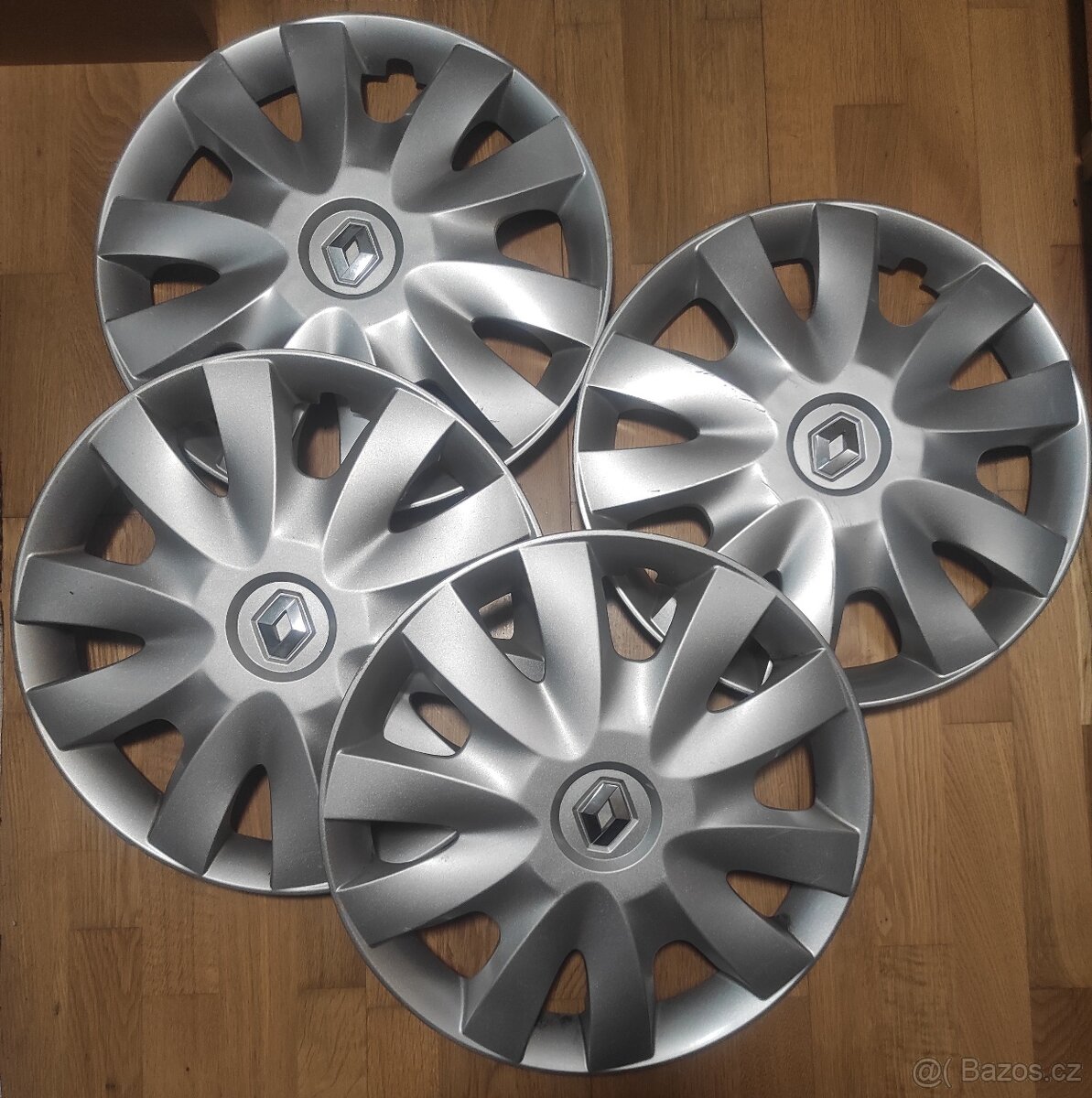 Sada 4 kusů poklic Renault (16")