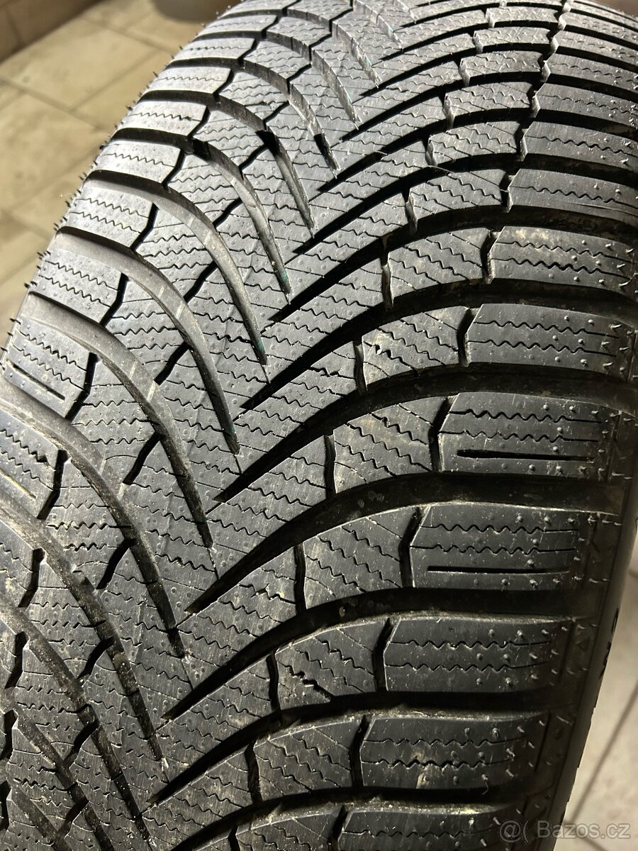 Pneu 235/55-18