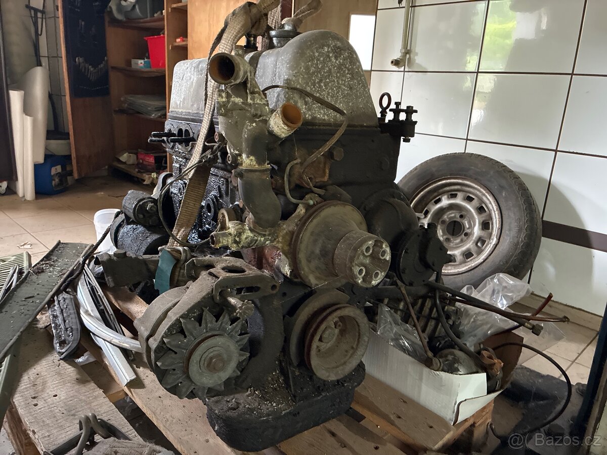 Mercedes W115 motor s převodovkou