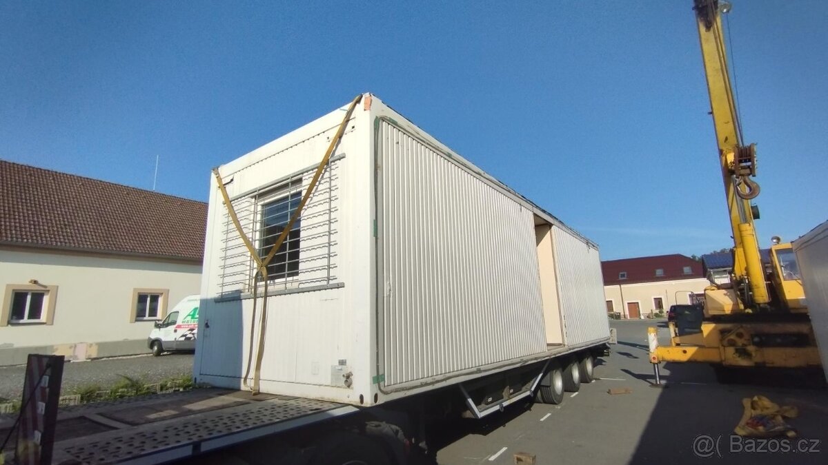 Obytný modul s kuchyní a se sprchama / 10m délky