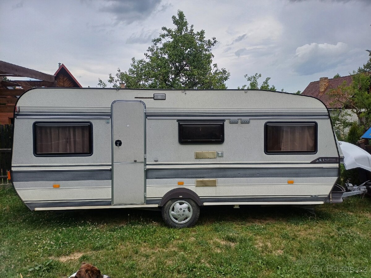 Karavan hobby 530